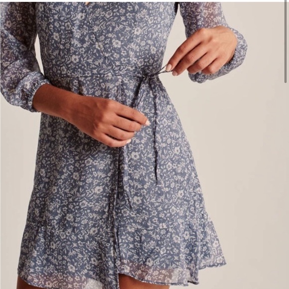 Abercrombie & Fitch Chiffon Wrap Dress - Picture 2 of 7